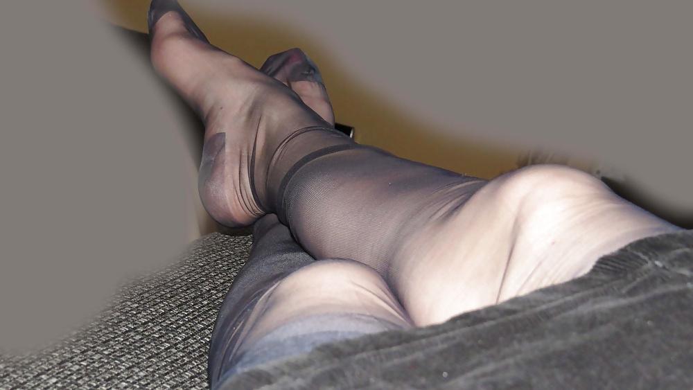 25P My Feet in blue RHT Nylons