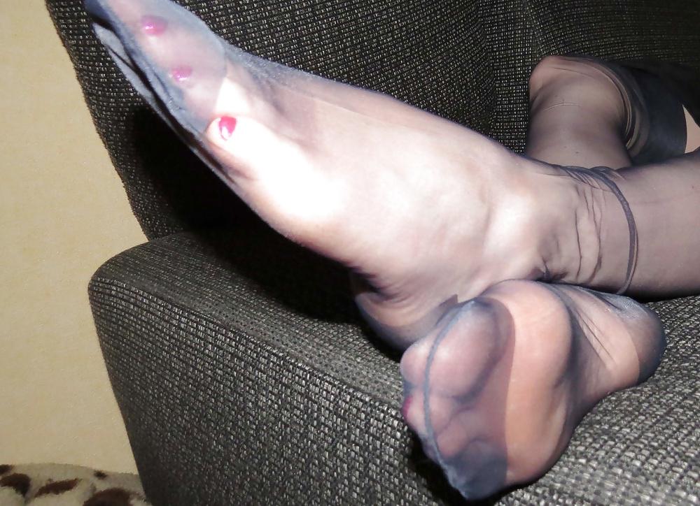 25P My Feet in blue RHT Nylons