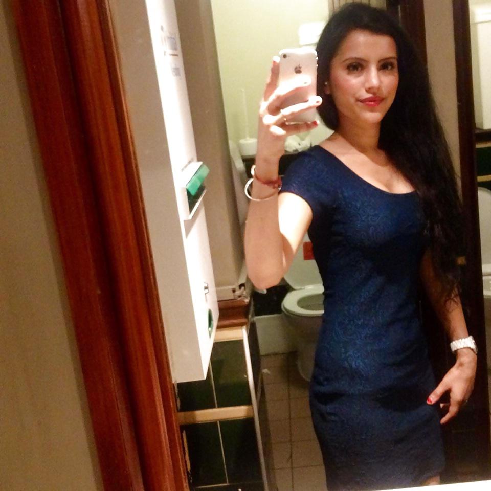 6P Even More Random Indian & Pakistani Girls