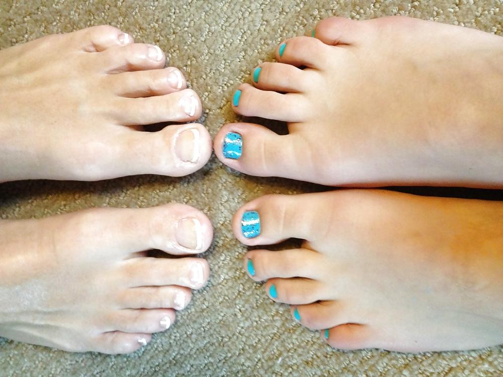 25P Footjob feet gallery