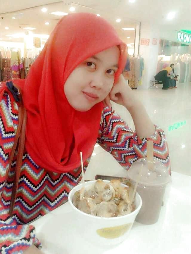 11P Awek Tudung Manis