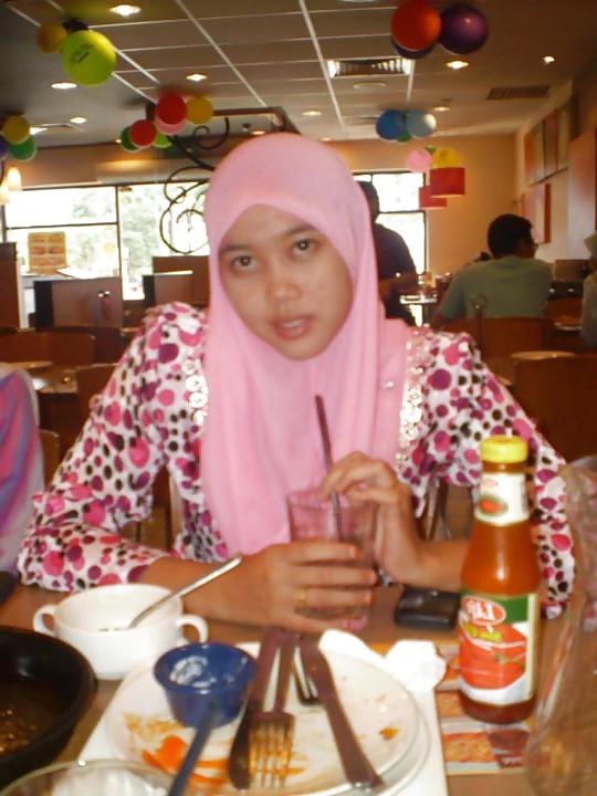11P Awek Tudung Manis