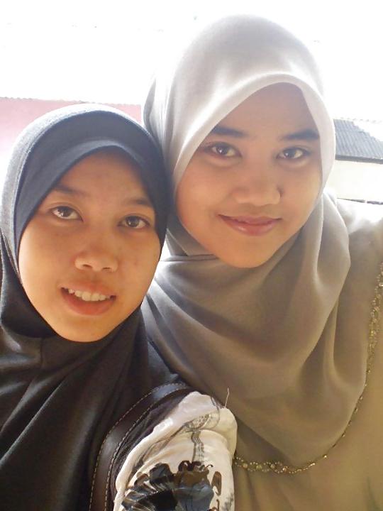 11P Awek Tudung Manis