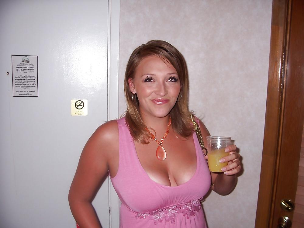 25P Busty MILF Mom Tits Exposed