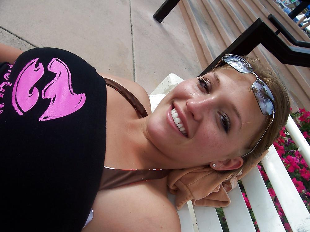 25P Busty MILF Mom Tits Exposed