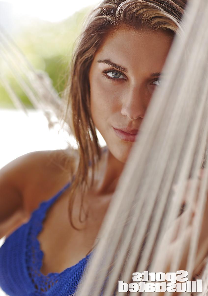 17P Alex Morgan Sports Illustrated Bikini-Swimsuit