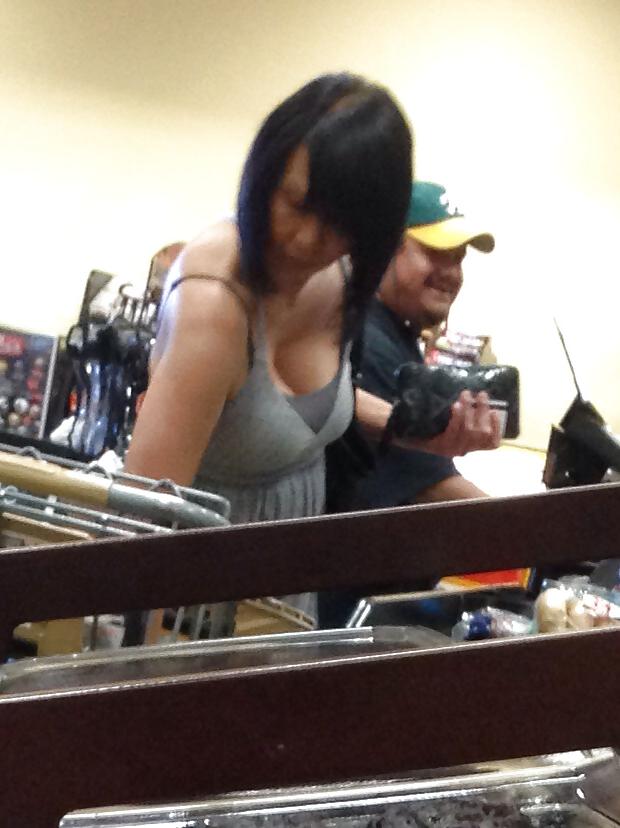 10P Busty candid asian lady