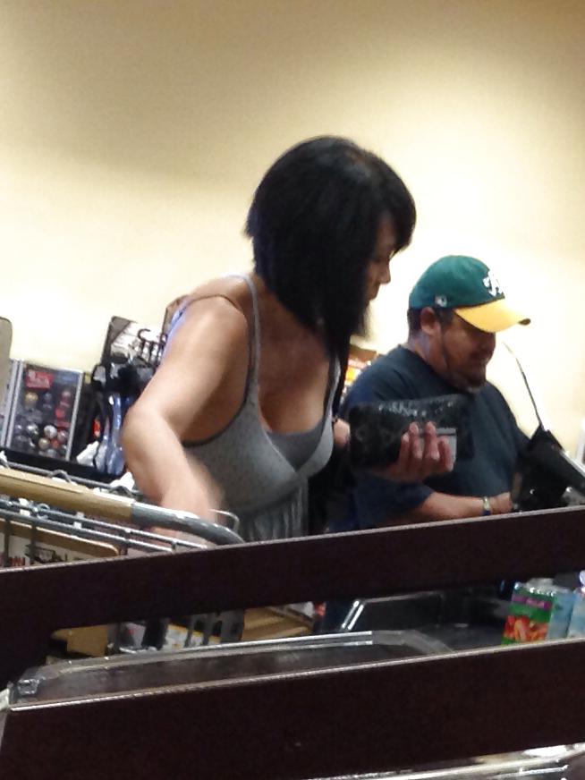 10P Busty candid asian lady