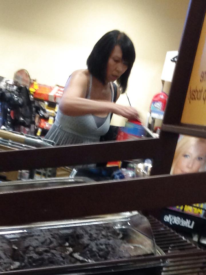10P Busty candid asian lady
