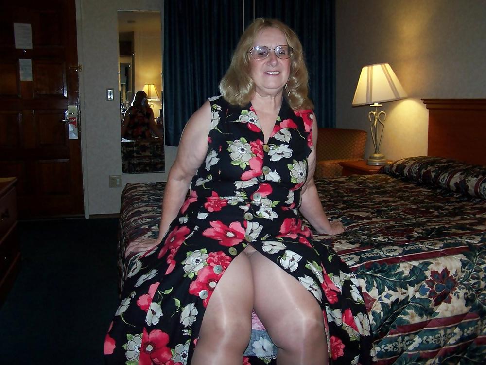 25P Pantyhose Real Women BBW 2