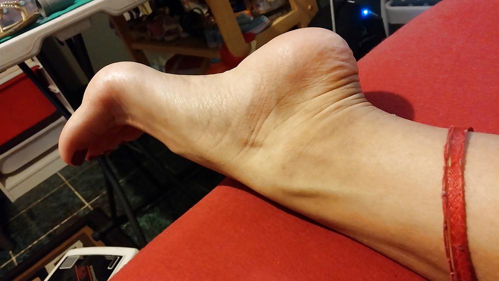 10P Sexy asian footjob and cum