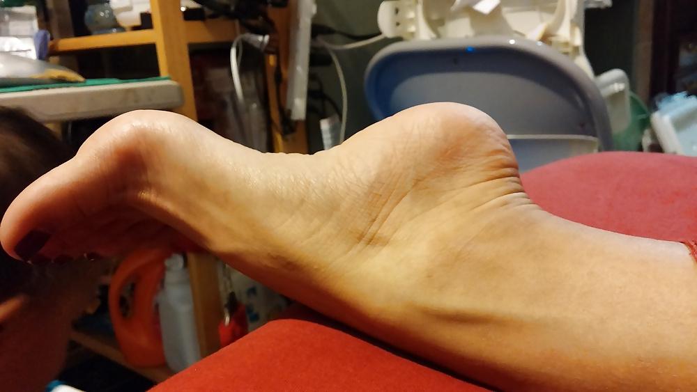 10P Sexy asian footjob and cum