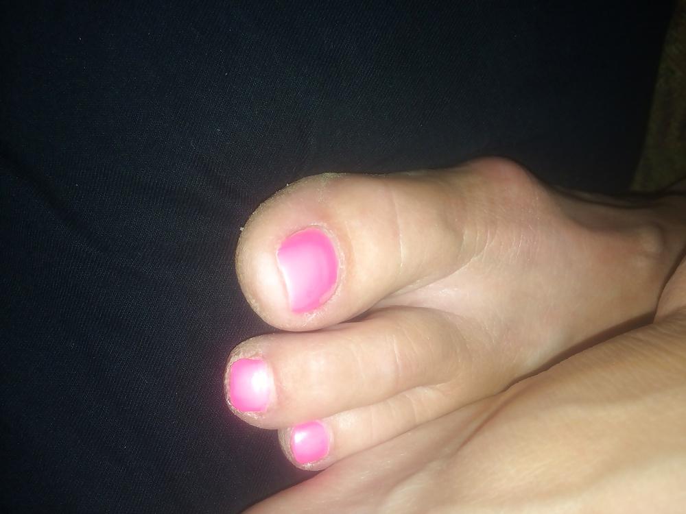 13P Wifes toes in pink and blue