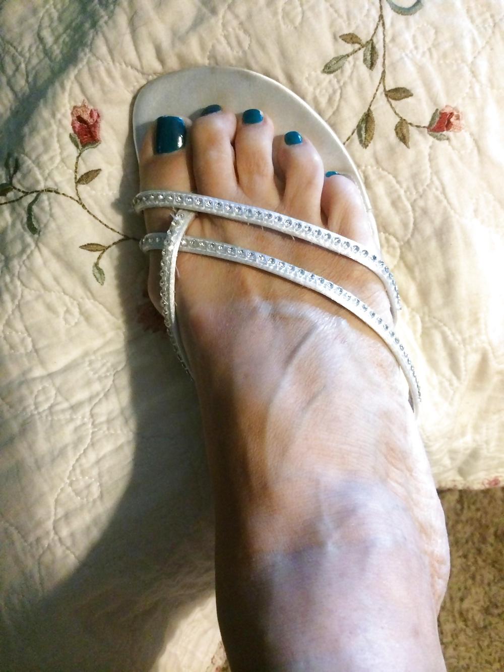13P Wifes toes in pink and blue