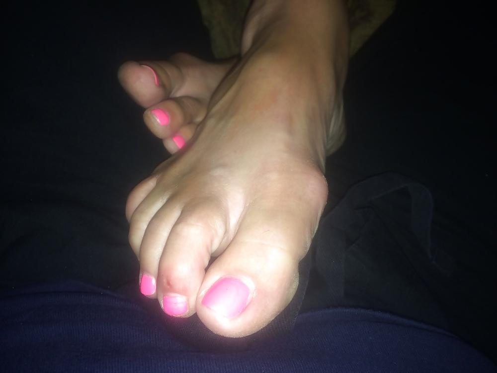 13P Wifes toes in pink and blue