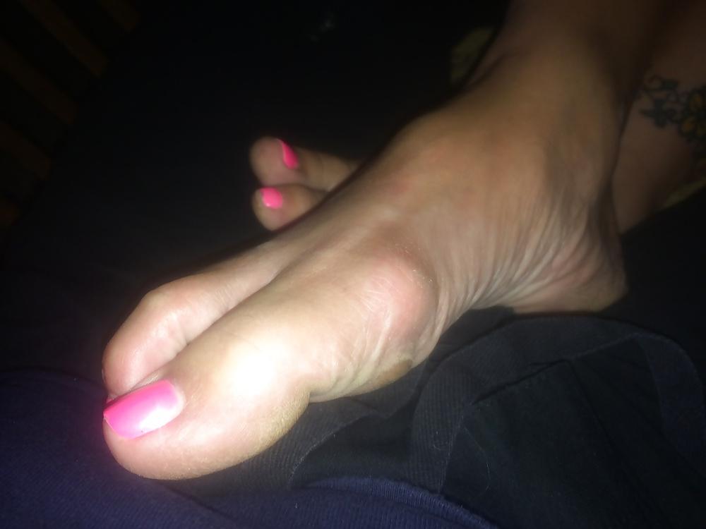 13P Wifes toes in pink and blue