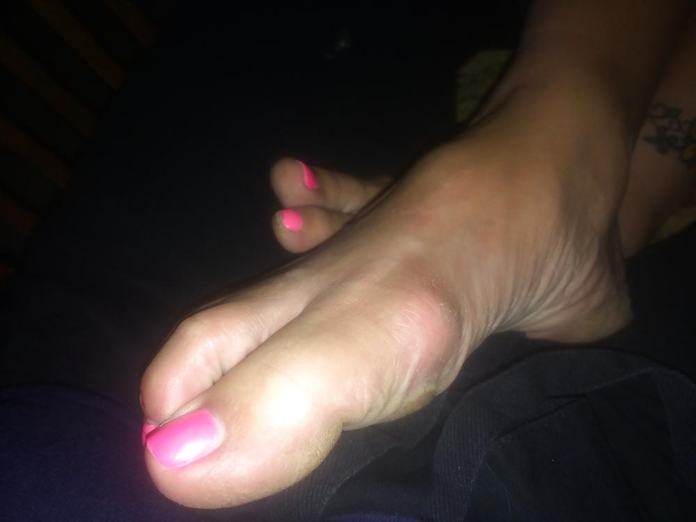 13P Wifes toes in pink and blue