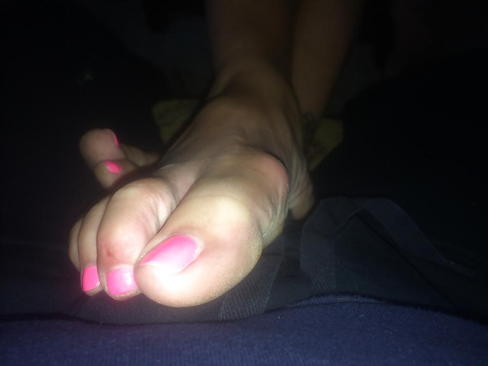 13P Wifes toes in pink and blue