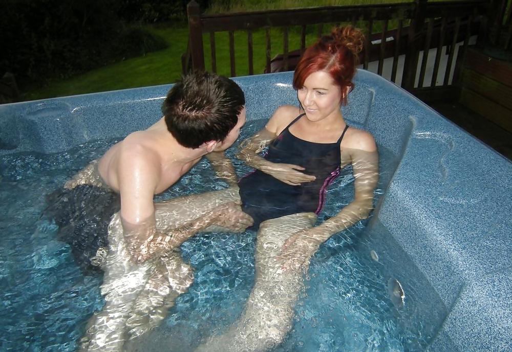 25P Couple fuck in jacuzzi in a swimsuit