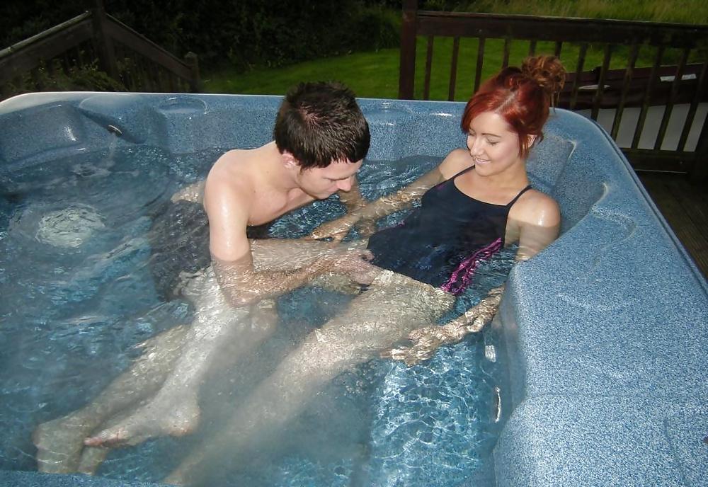25P Couple fuck in jacuzzi in a swimsuit