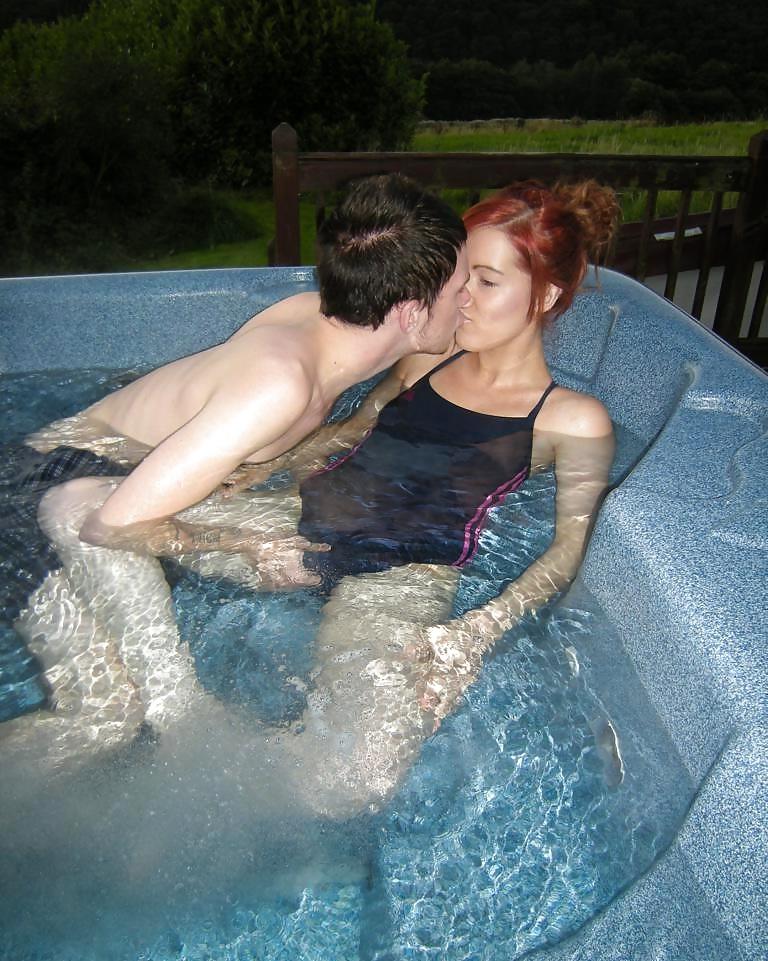 25P Couple fuck in jacuzzi in a swimsuit
