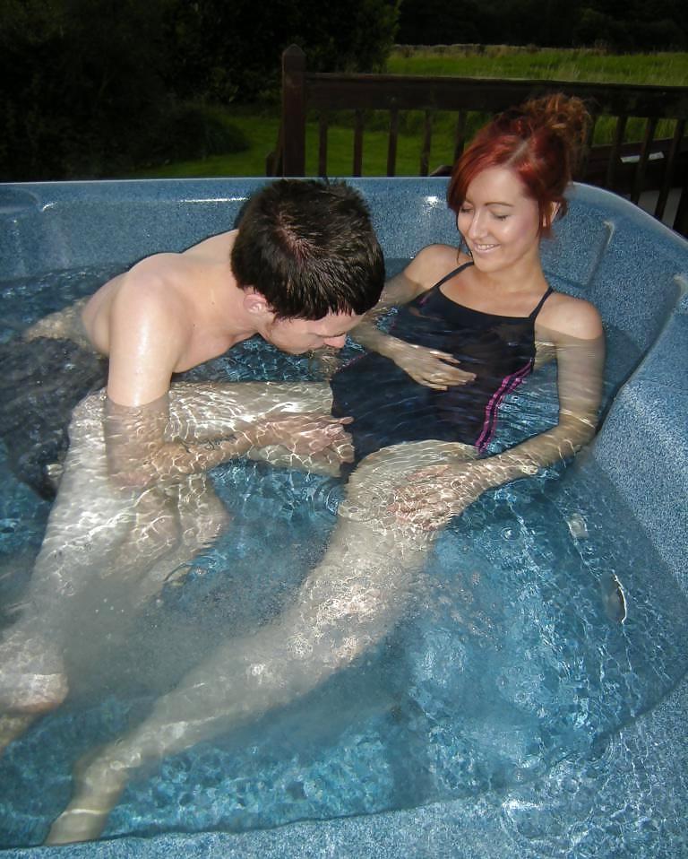 25P Couple fuck in jacuzzi in a swimsuit