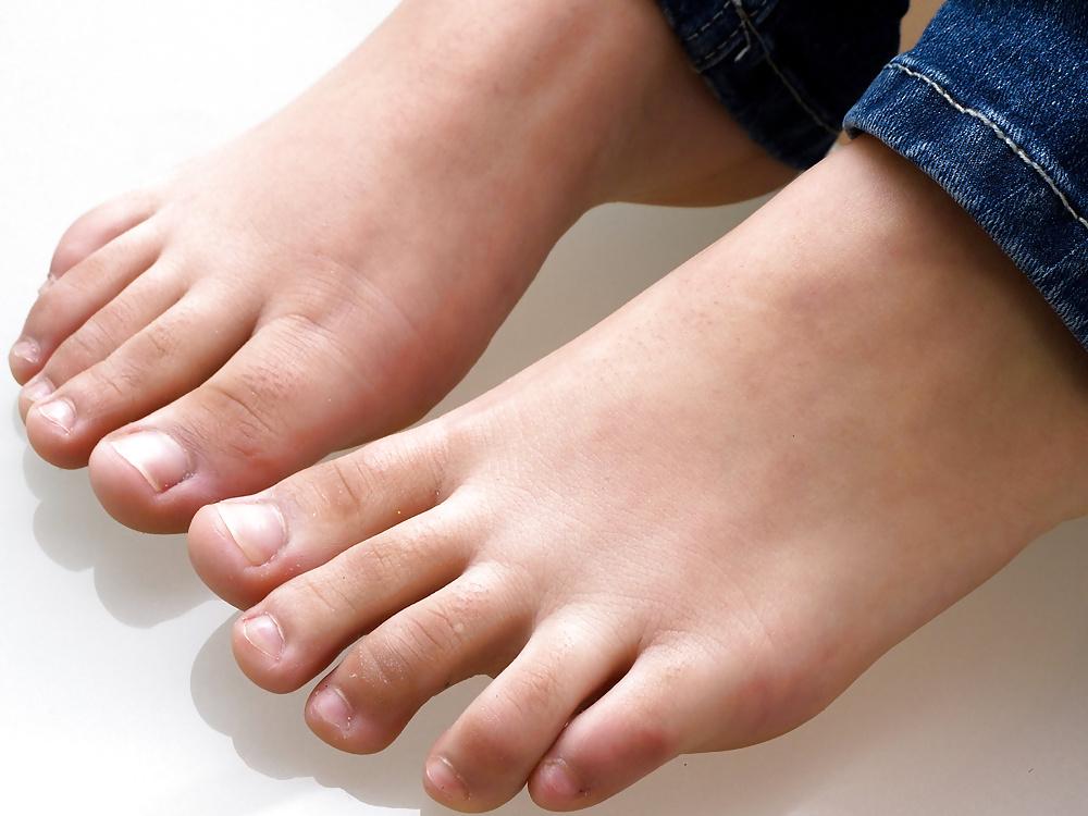 23P FOOT FETISH - GINI III