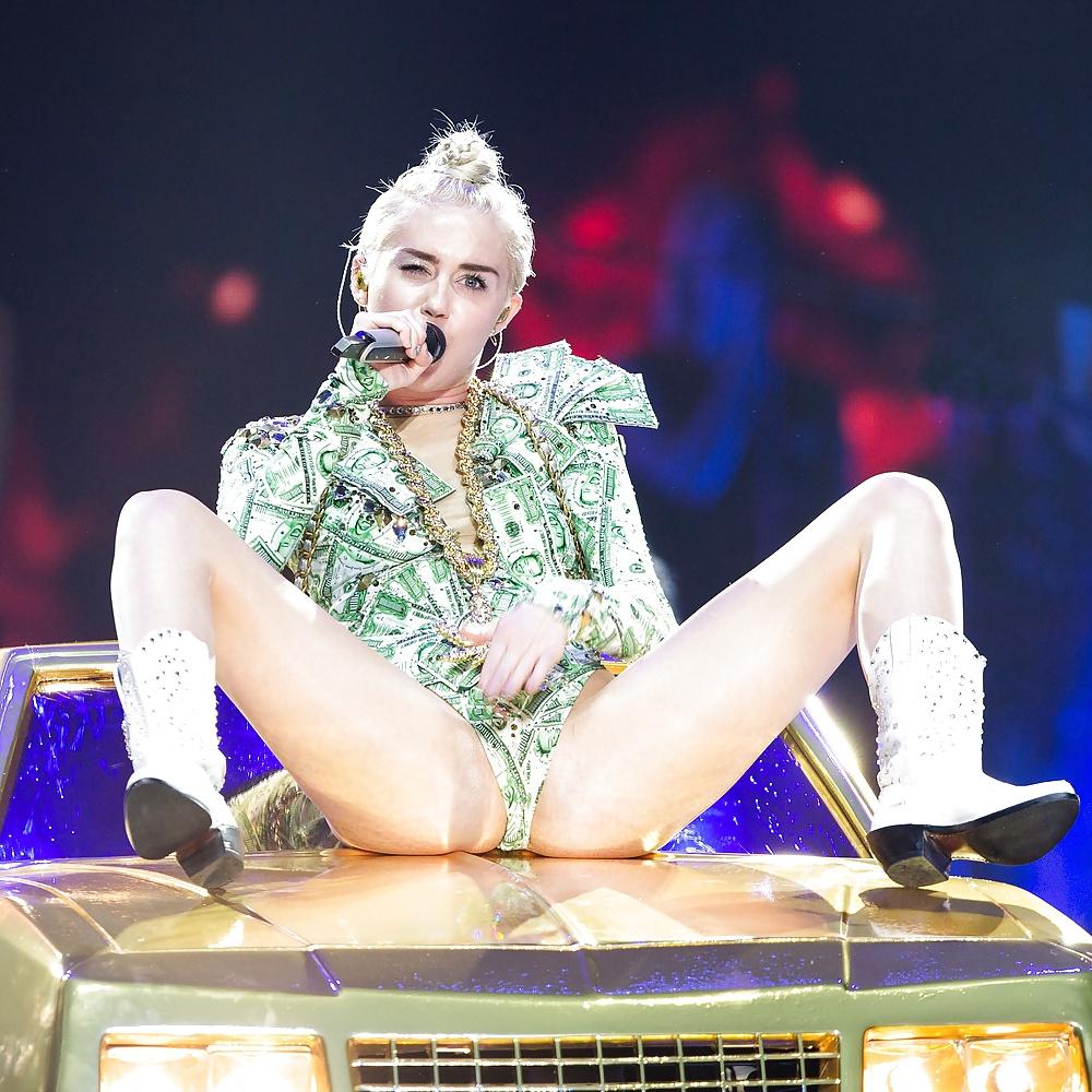 15P Miley Cyrus - This dirty Slut needs a Hard Fuck !!!
