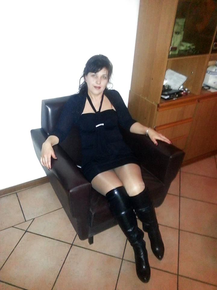 25P Romanian short skirts and pantyhose 