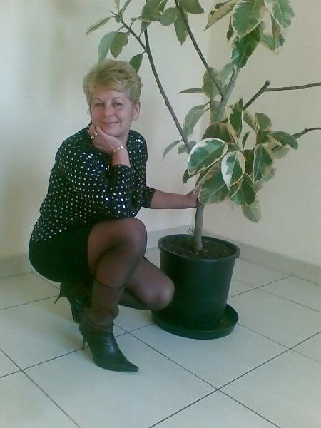 25P Romanian short skirts and pantyhose 