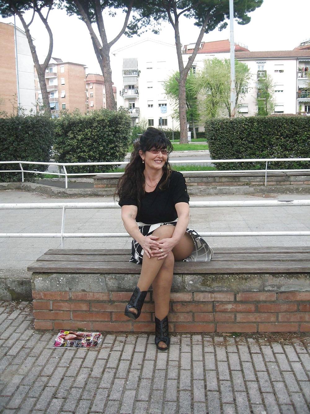 25P Romanian short skirts and pantyhose 