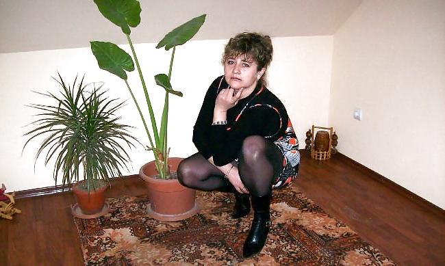 25P Romanian short skirts and pantyhose 