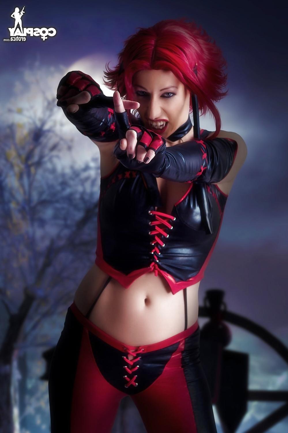 12P COSPLAY VAMPSLUT