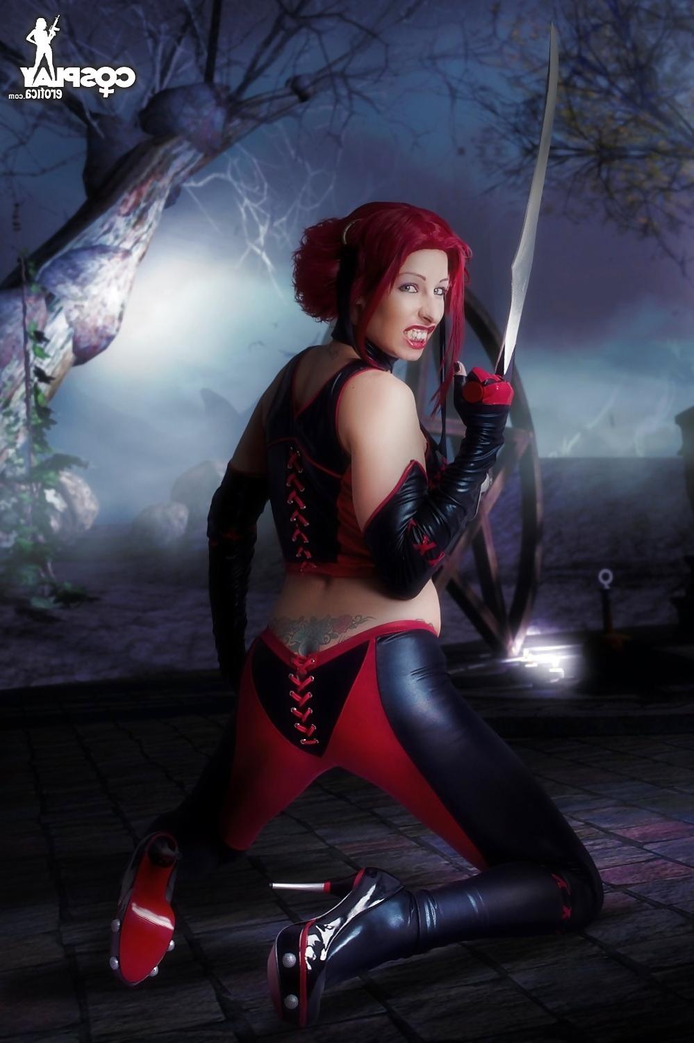 12P COSPLAY VAMPSLUT
