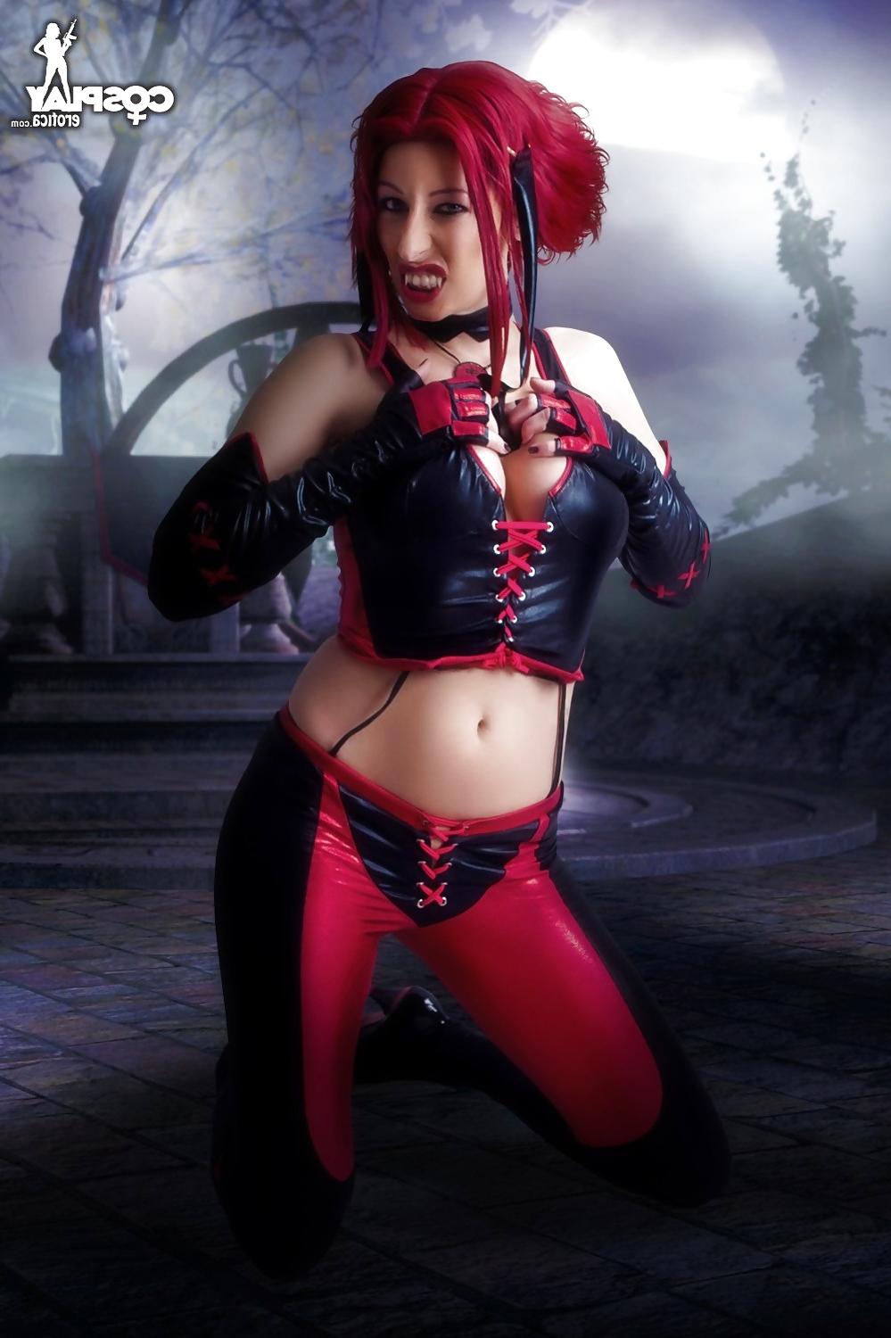 12P COSPLAY VAMPSLUT