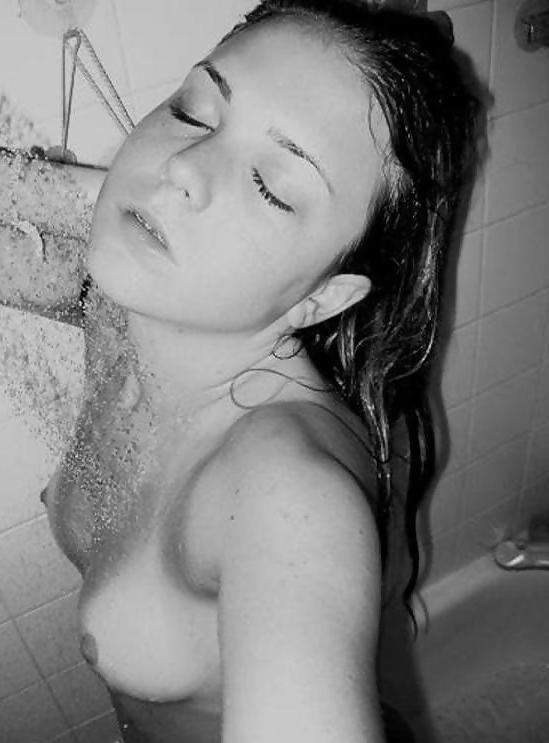 25P Lusty & Busty Teen Selfies 42