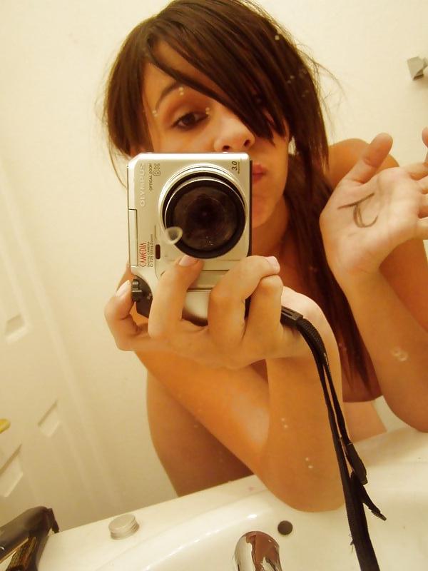 25P Busty teen selfie 