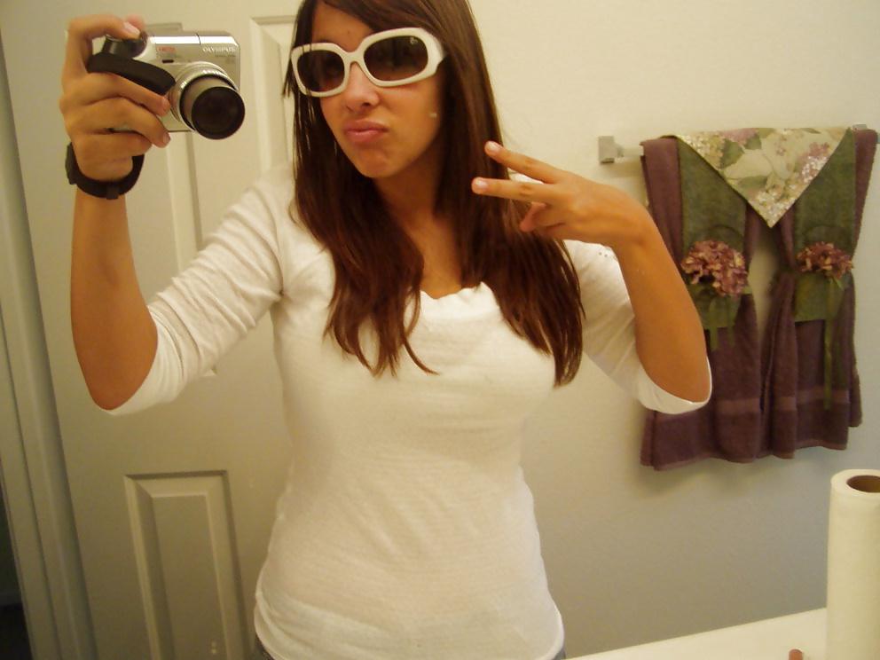 25P Busty teen selfie 