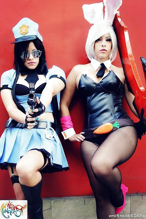 25P Sexy cosplays latinas en pantimedias - pantyhose
