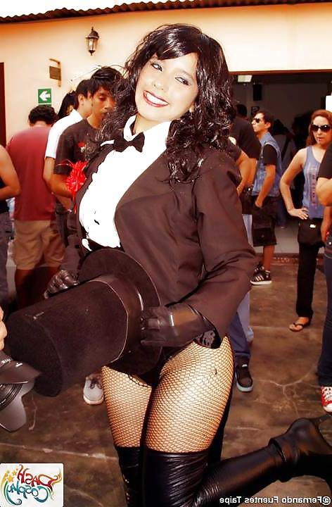 25P Sexy cosplays latinas en pantimedias - pantyhose