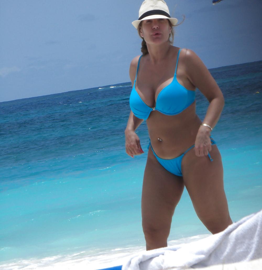 25P Do you fuck topless or blue?  Comment hard