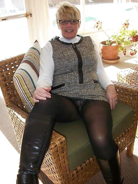 25P Women in panties under pantyhose 7