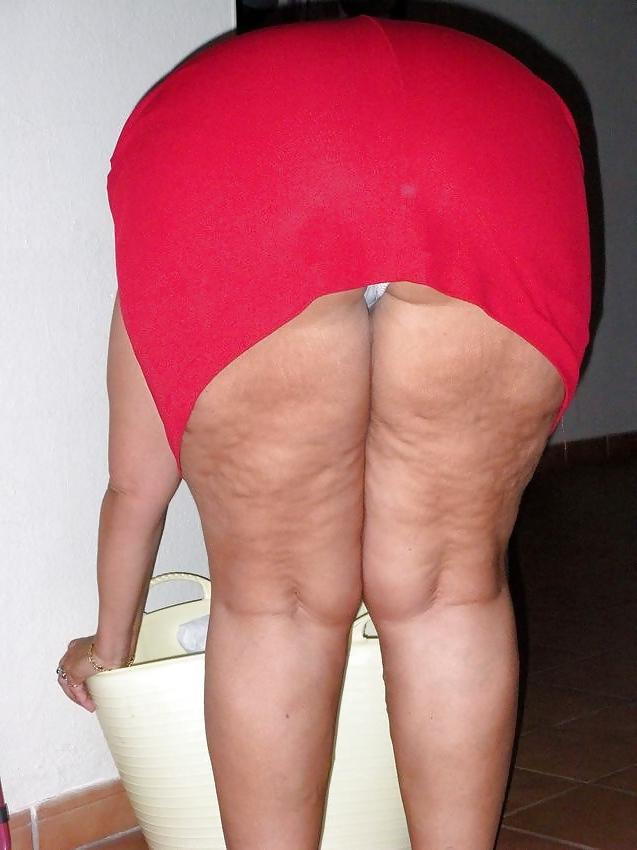 25P A little public & a little pee pt1