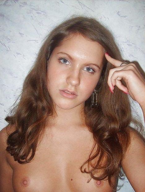 25P Lusty & Busty Teen Selfies 37