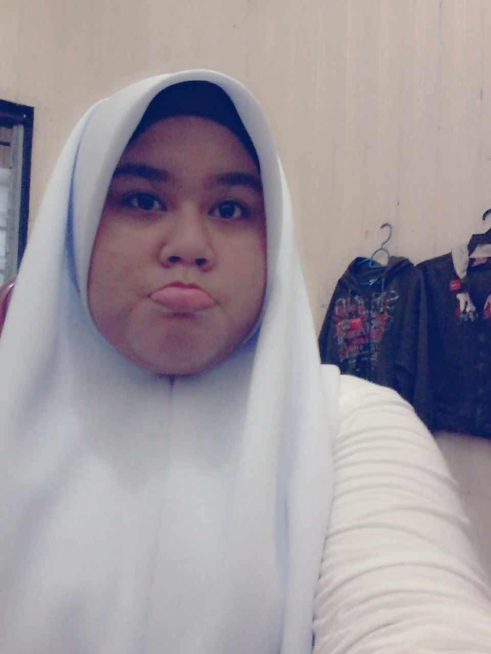 11P Malay- awek tudung berisi