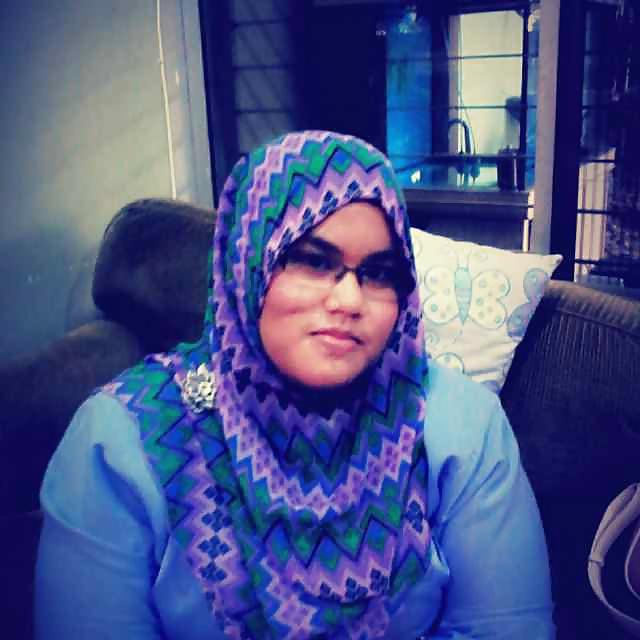 11P Malay- awek tudung berisi