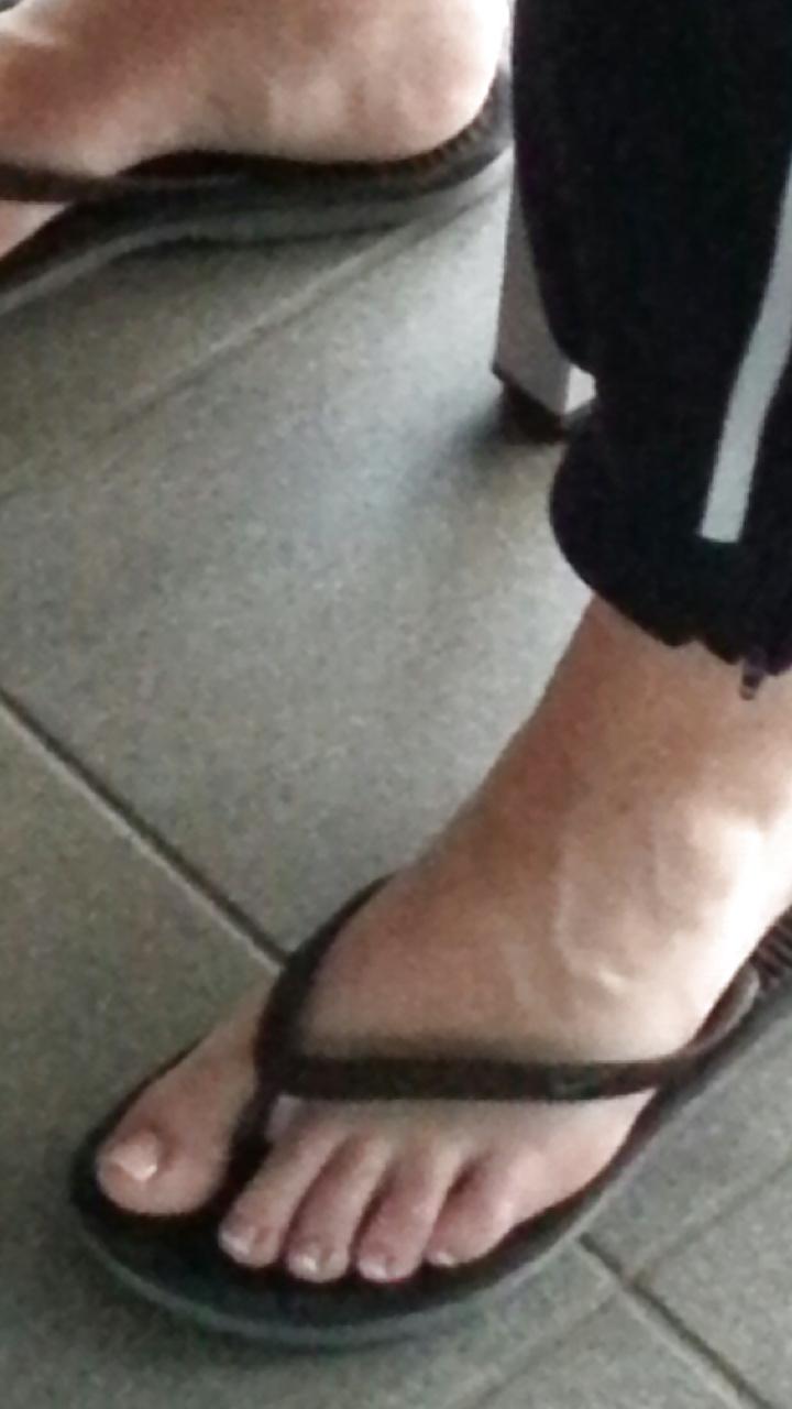 13P French lover blond girl nice natural feet