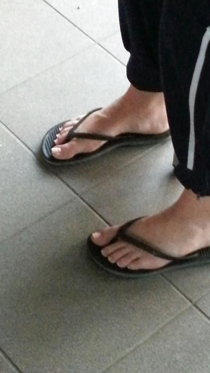 13P French lover blond girl nice natural feet