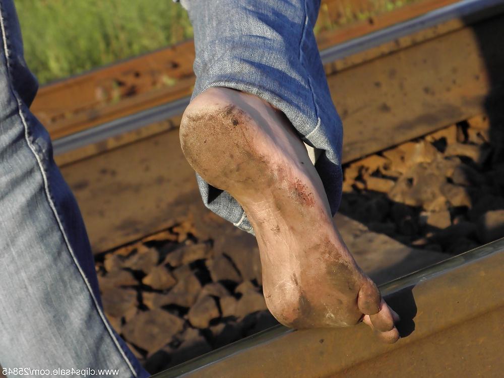 25P Railway dirty feet