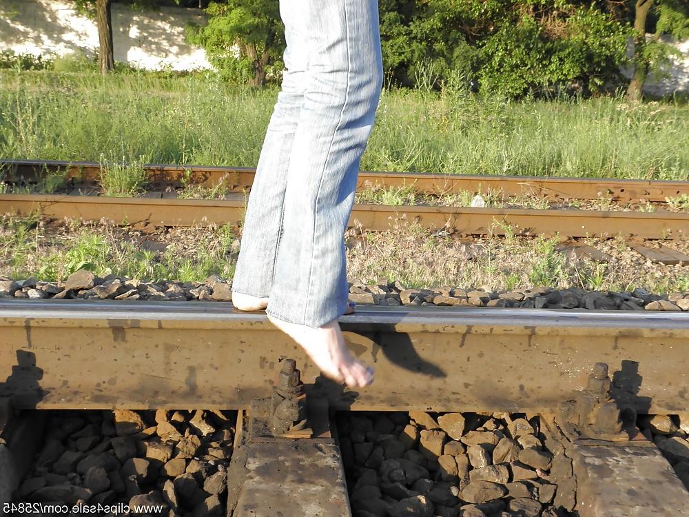 25P Railway dirty feet